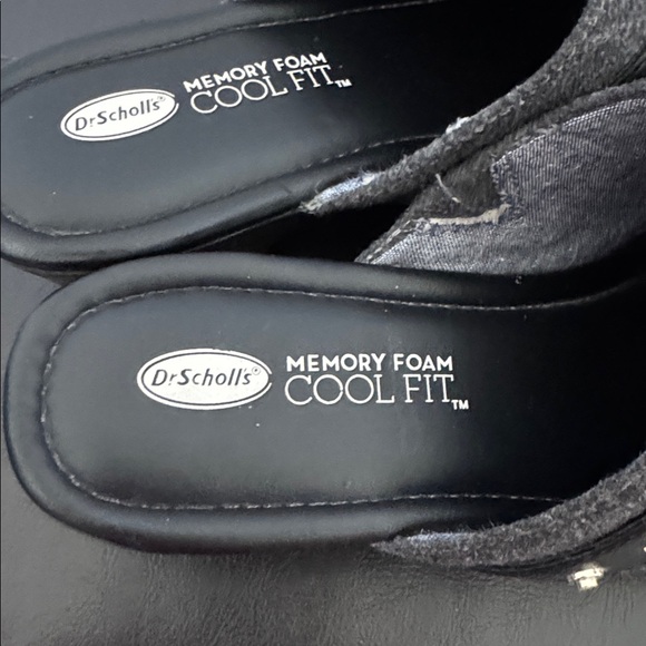 Dr. Scholl's Black & Gray Memory Foam Clogs. - Picture 5 of 7
